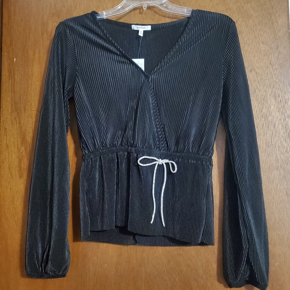 Plisse Faux Wrap Peplum Blouse - Picture 6 of 13